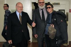 Quaid attorney steps down as warrant issued