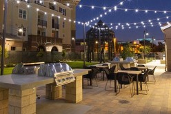 Female prostitute entices victim before husband commits robbery