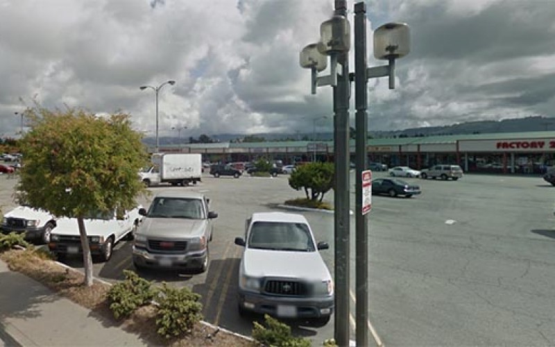 Officers Arrest Man with Gun Outside of a Department Store