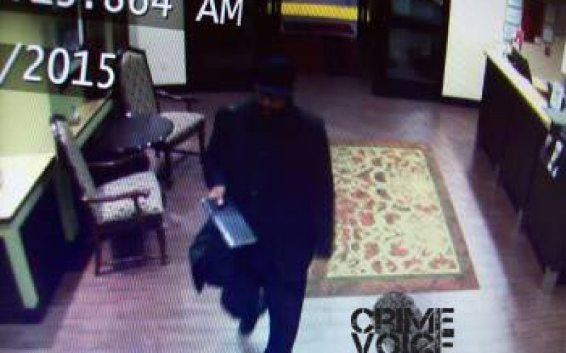 Man In Black Tricks Clerk Out of Cash