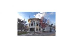 Recidivist Stabbing Suspect Runs Towards Police Station Surrounded by Cops