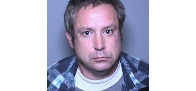 MainPlace shoplifter likes plaid, and brandishing knives