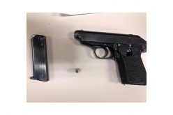 Felon with loaded gun resists arrest at first