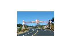 Pair snatch cash voucher from female casino patron