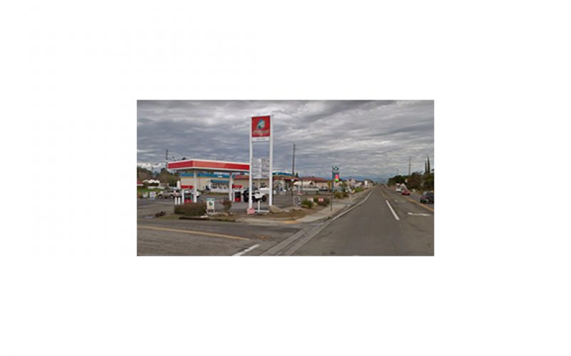 Citizen detains robber of store until police arrive