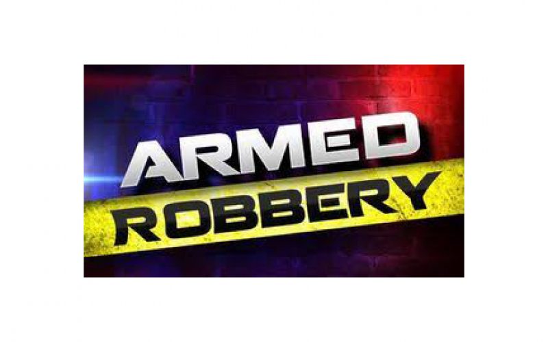 Armed man robs Arco